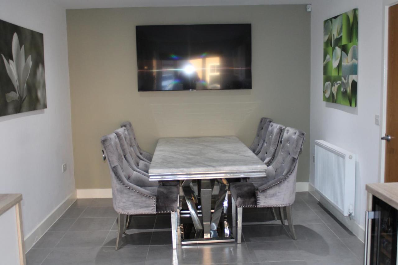 Haven - Spacious Luxury Home Perfect For Families, Couples And Contractors! 5Mins To Xscape And Junction 32! Каслфорд Экстерьер фото