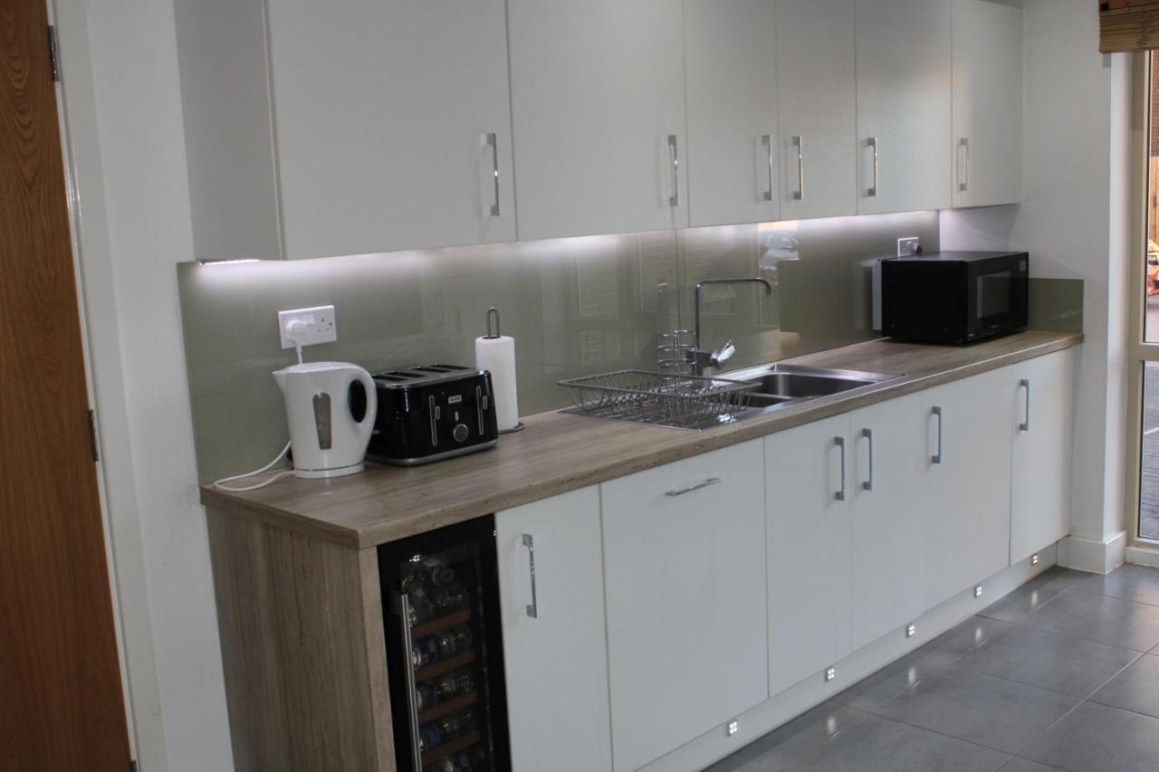 Haven - Spacious Luxury Home Perfect For Families, Couples And Contractors! 5Mins To Xscape And Junction 32! Каслфорд Экстерьер фото