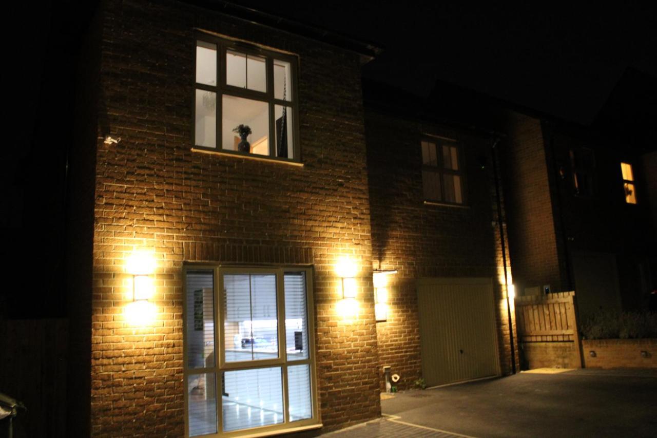 Haven - Spacious Luxury Home Perfect For Families, Couples And Contractors! 5Mins To Xscape And Junction 32! Каслфорд Экстерьер фото