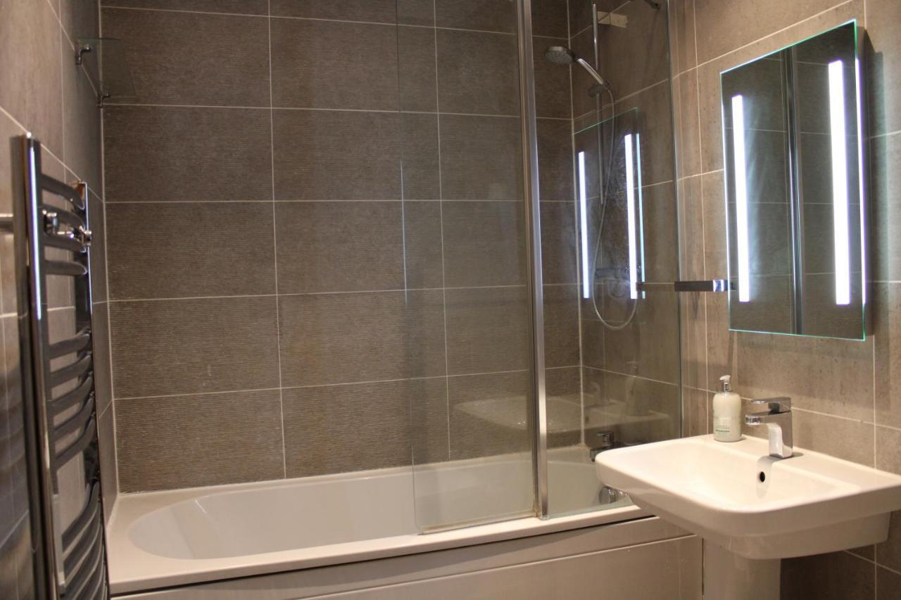 Haven - Spacious Luxury Home Perfect For Families, Couples And Contractors! 5Mins To Xscape And Junction 32! Каслфорд Экстерьер фото